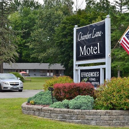 Round Lake Chamber Lane Motel מראה חיצוני תמונה