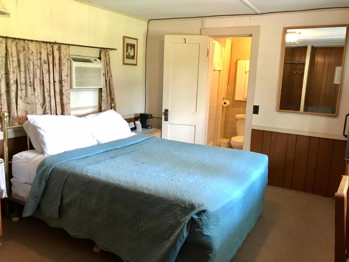 Round Lake Chamber Lane Motel מראה חיצוני תמונה