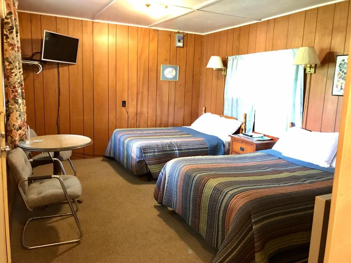 Round Lake Chamber Lane Motel מראה חיצוני תמונה