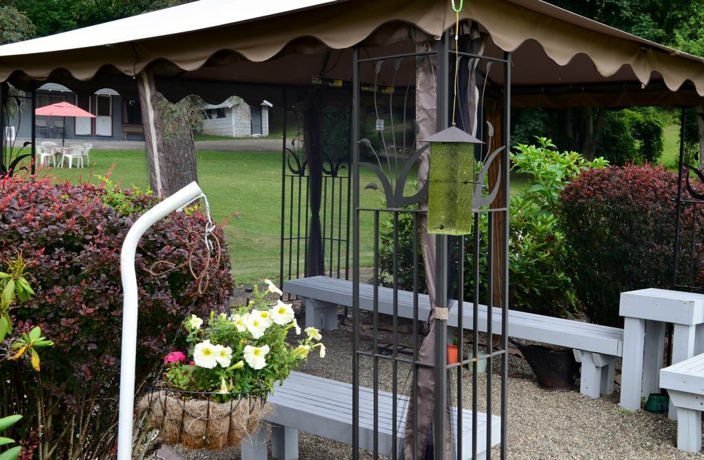 Round Lake Chamber Lane Motel מראה חיצוני תמונה