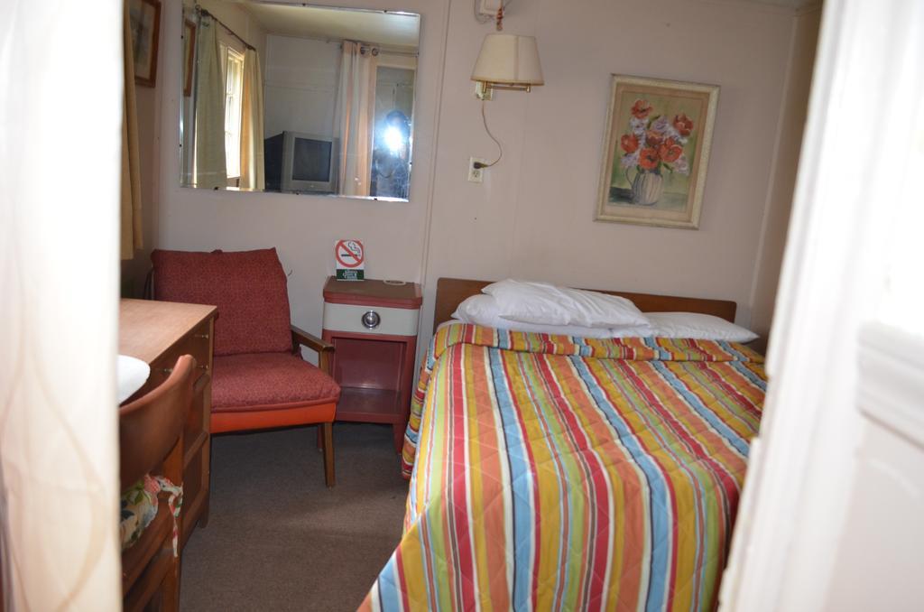 Round Lake Chamber Lane Motel מראה חיצוני תמונה