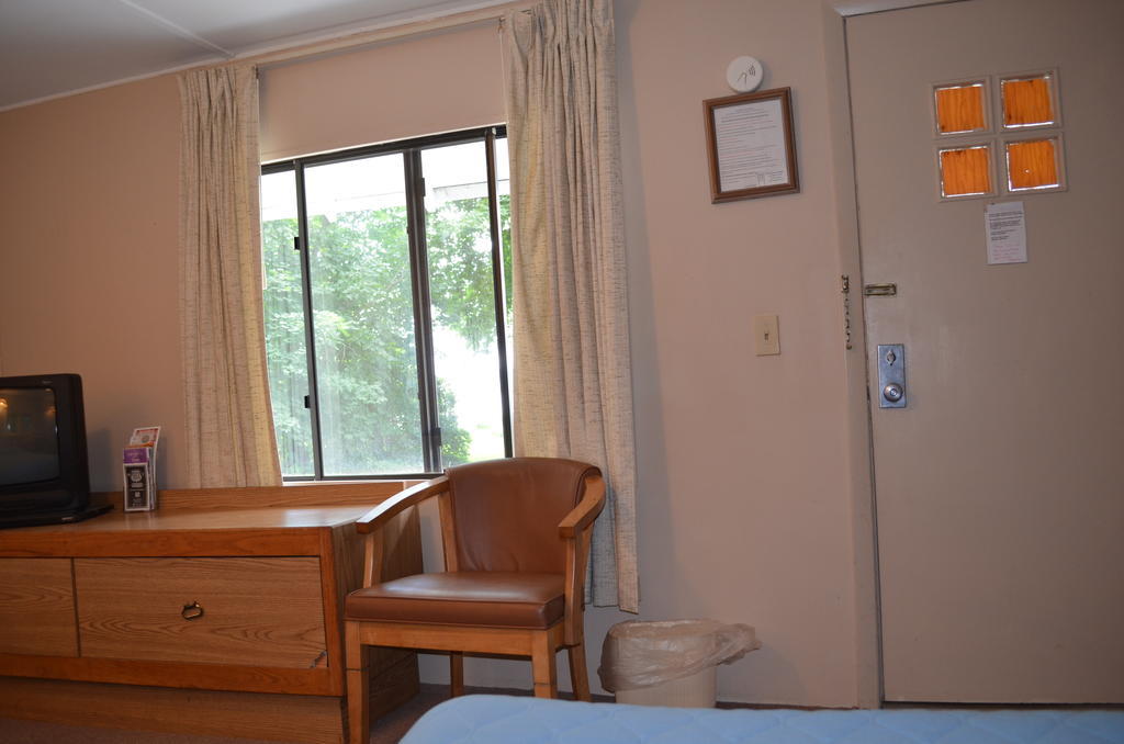 Round Lake Chamber Lane Motel חדר תמונה