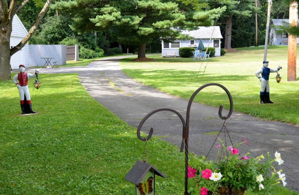 Round Lake Chamber Lane Motel מראה חיצוני תמונה
