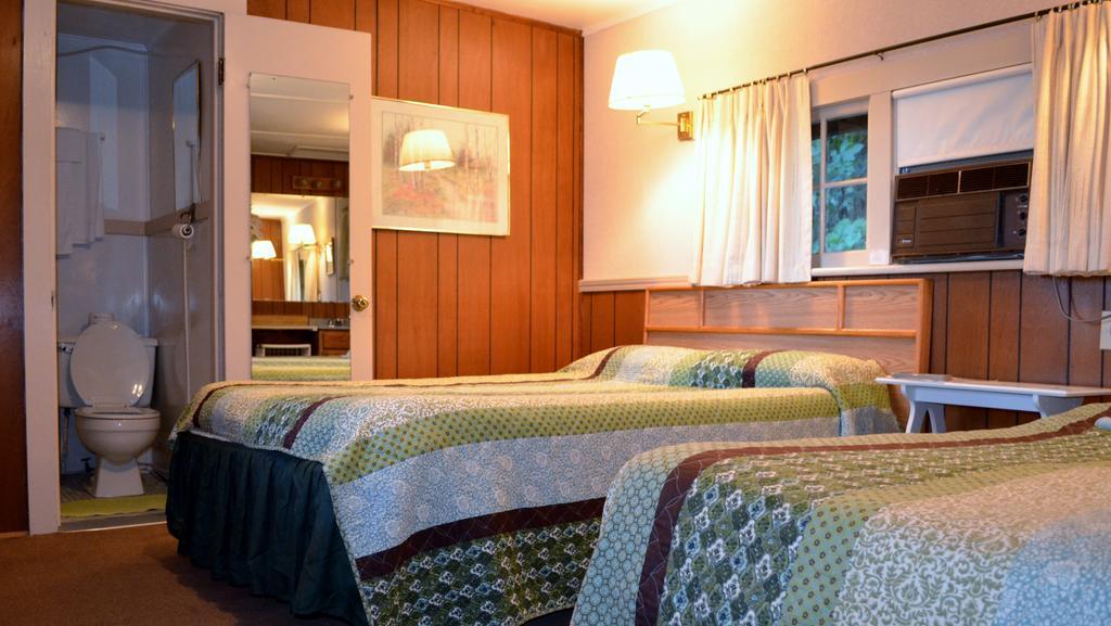 Round Lake Chamber Lane Motel חדר תמונה