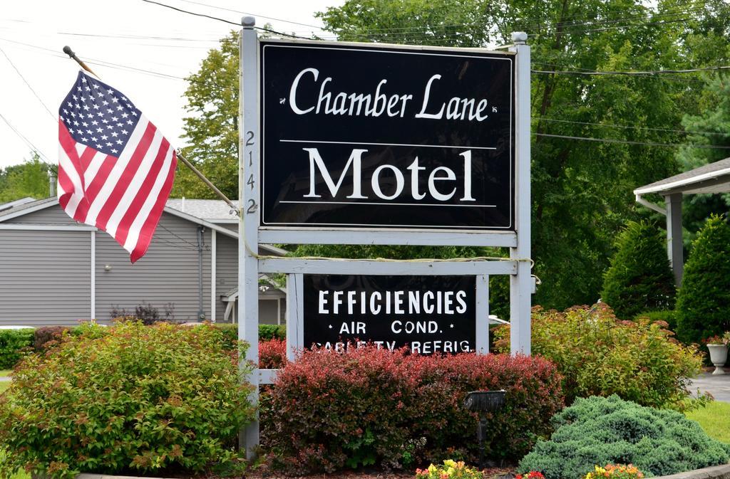 Round Lake Chamber Lane Motel מראה חיצוני תמונה