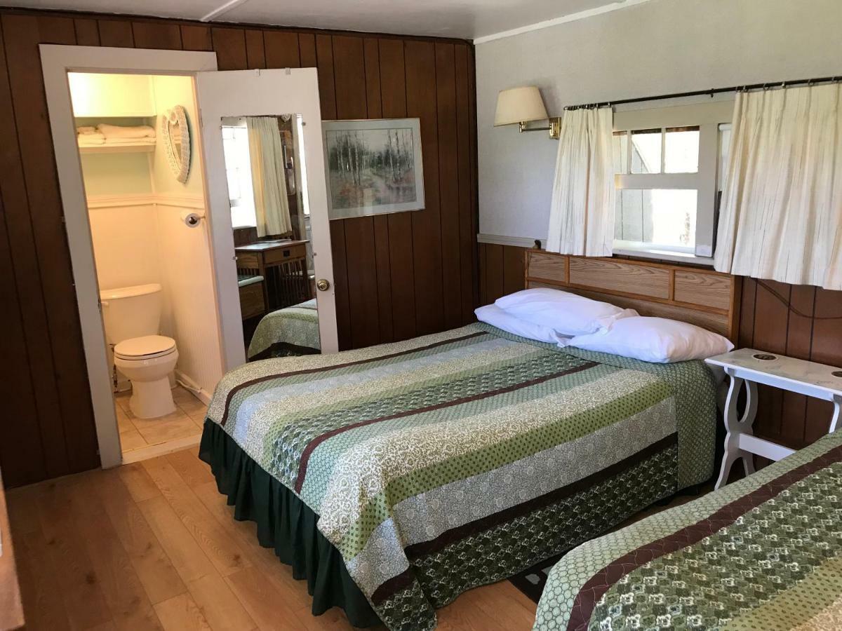 Round Lake Chamber Lane Motel מראה חיצוני תמונה